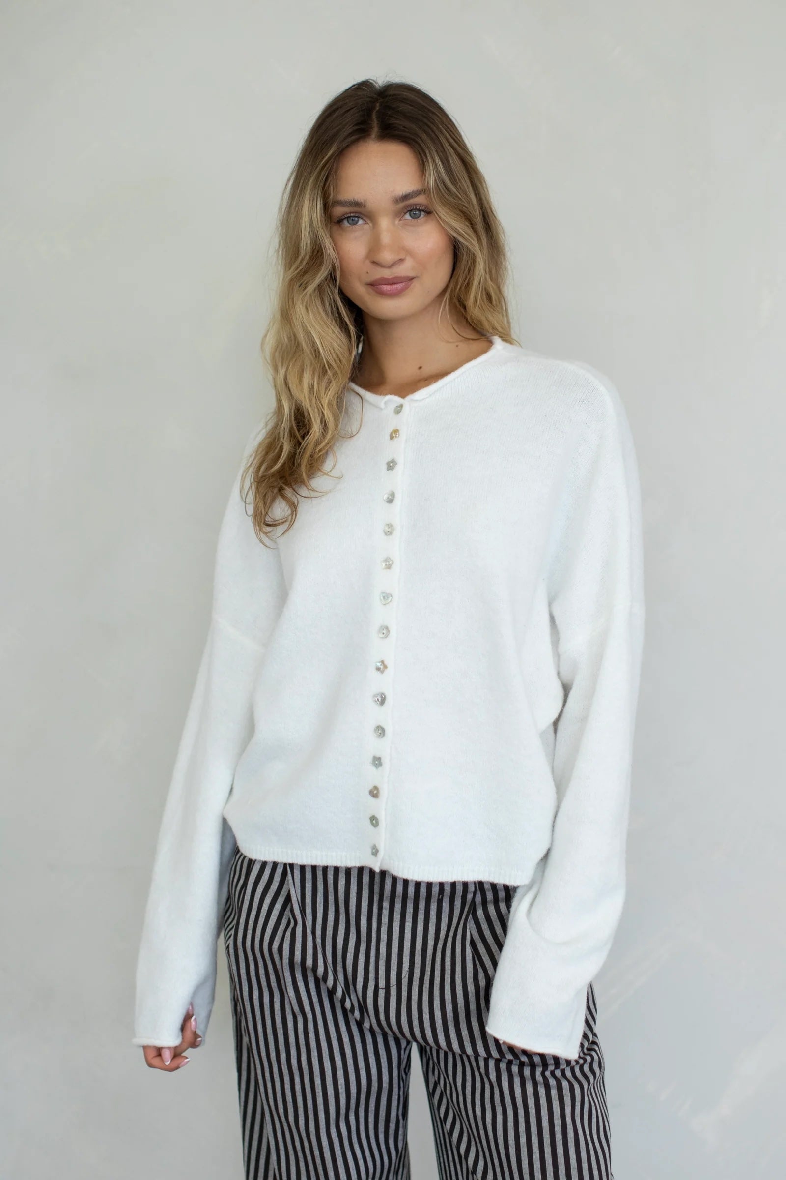 Things Between Cardigan - Mixed Button Piper Snow (TBW14380)