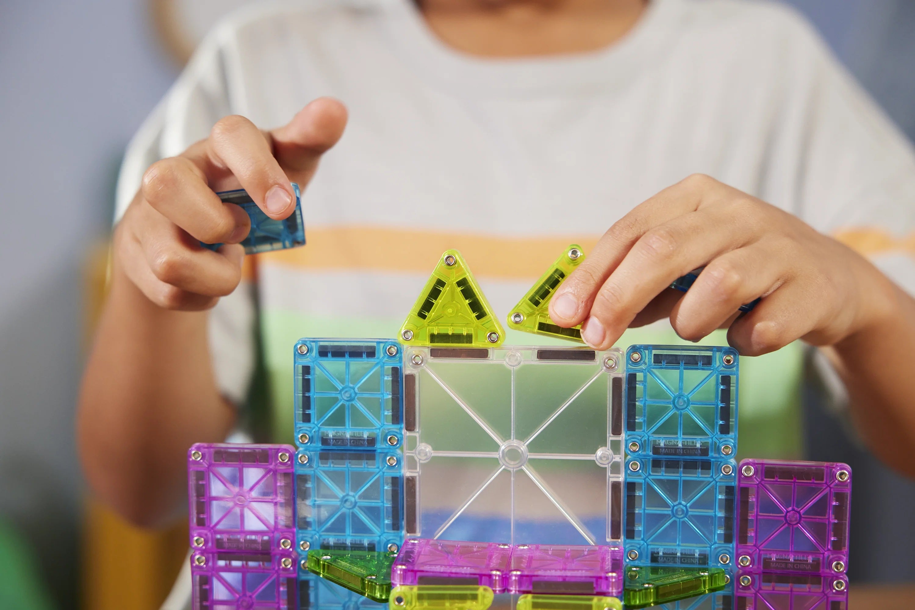 Magna-Tiles - Deluxe Travel Set - Magnetic Construction Set, photo 5 of 5